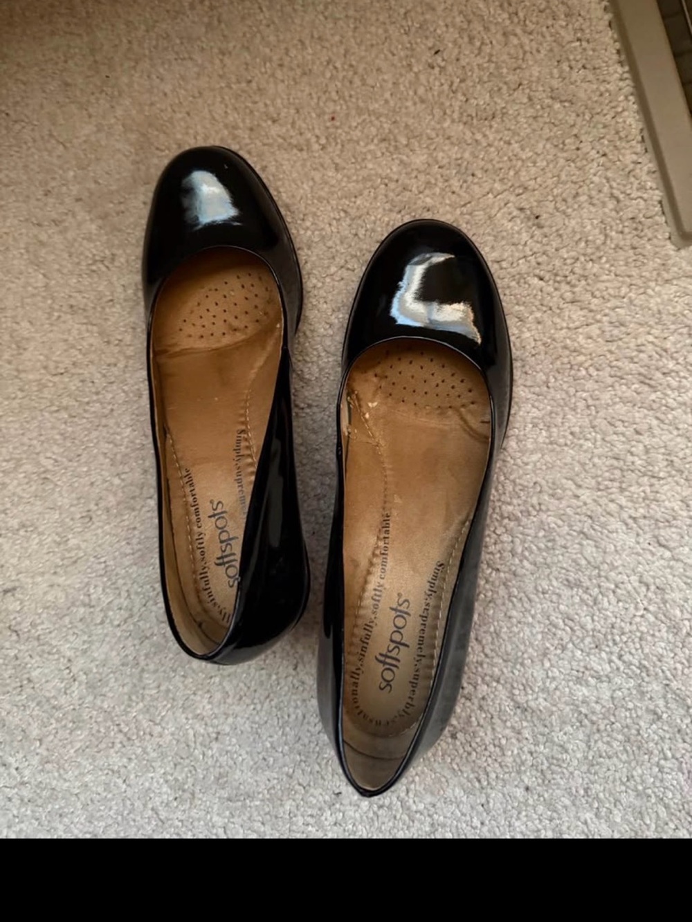 Softspots Black Patent Round-Toe Ballet Flats